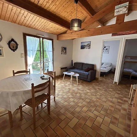 Hébergement de vacances Maison Avec Jardin, à 300m De La Plage, 2 Chambres, 4 Couchages, Terrasse Et Barbecue - Fr-1-224b-158 *